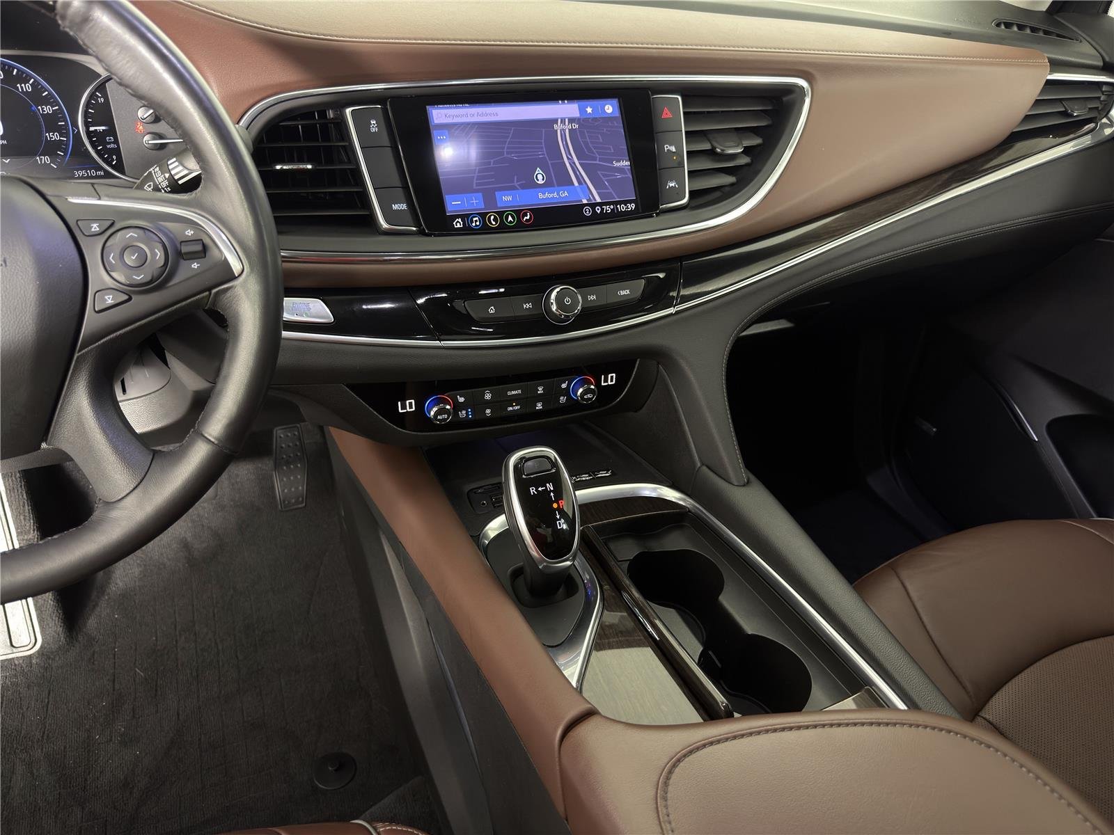 Used 2021 WHITE FROST TRICOAT Buick Avenir image 30