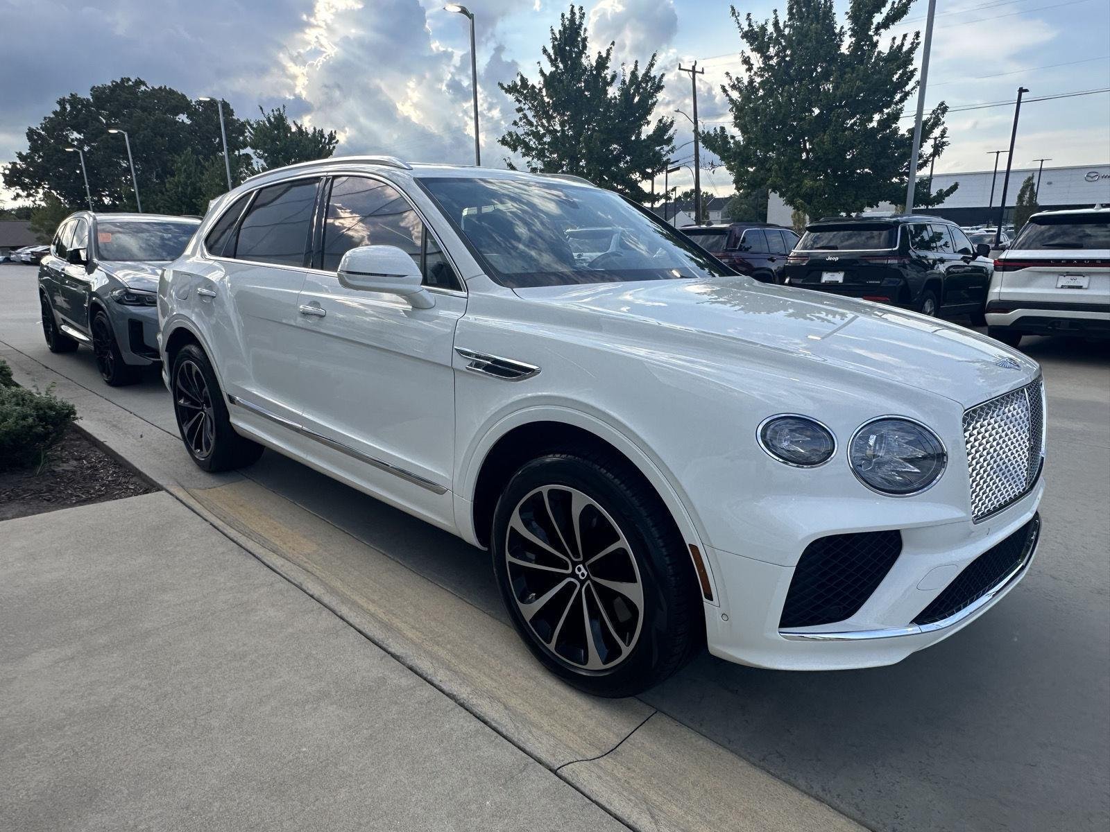 Used 2023  BENTLEY  image 3