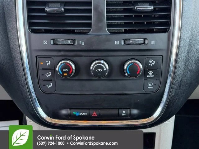 Used 2015 True Blue Pearlcoat Dodge AVP image 26