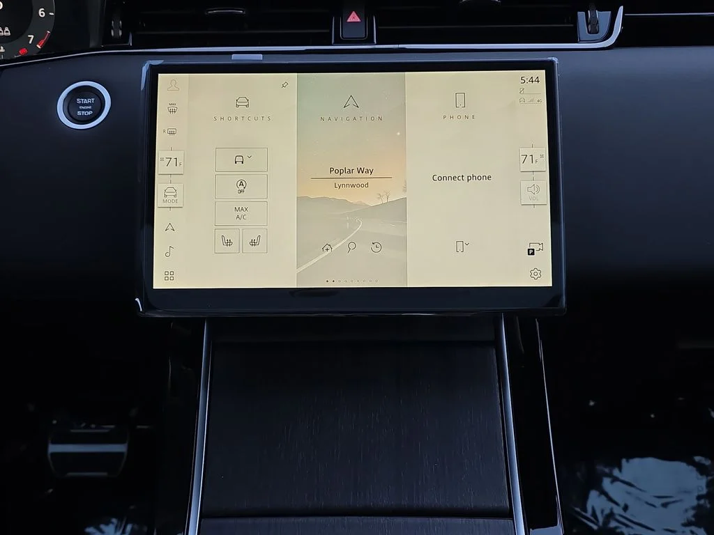 New 2026 Fuji White LAND ROVER Dynamic SE image 20