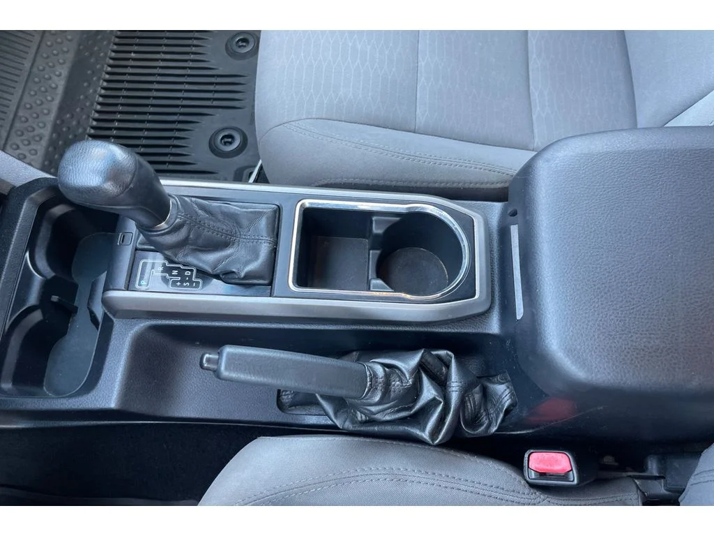 Used 2018 Quicksand Toyota SR5 image 31