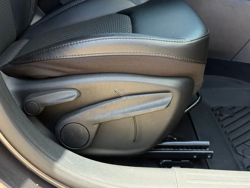 Used 2023 Gray Jeep Latitude image 25
