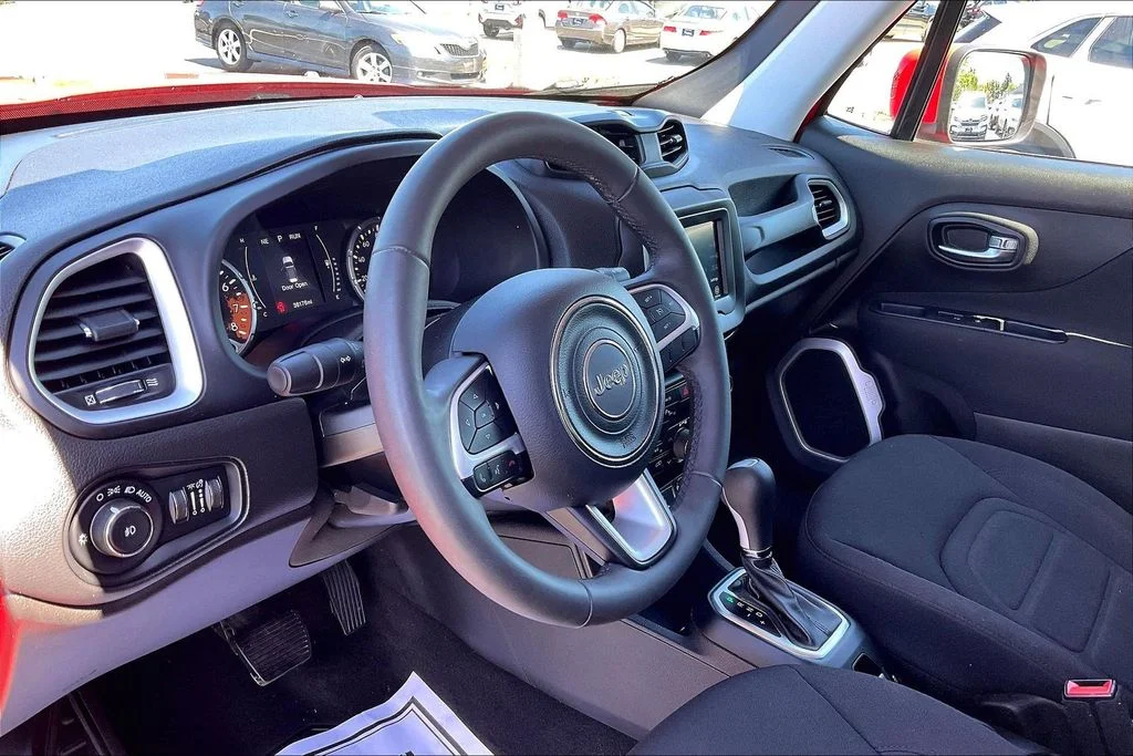 Used 2018 Red Jeep Latitude image 14