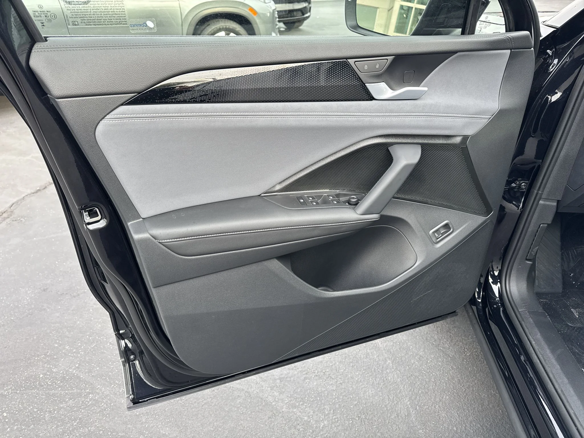 New 2026 Deep Black Pearl Volkswagen SE image 11