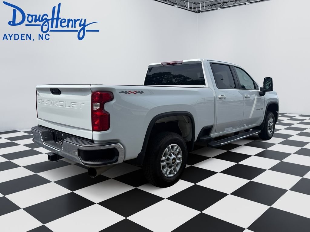 Used 2025 White Chevrolet LT image 5