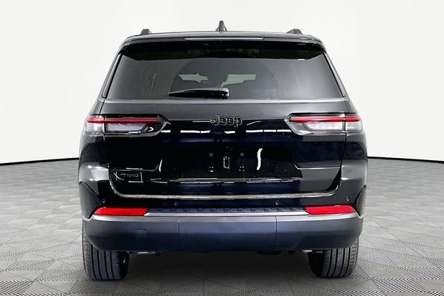New 2026 Diamond Black Crystal Pearlcoat Jeep Limited image 5