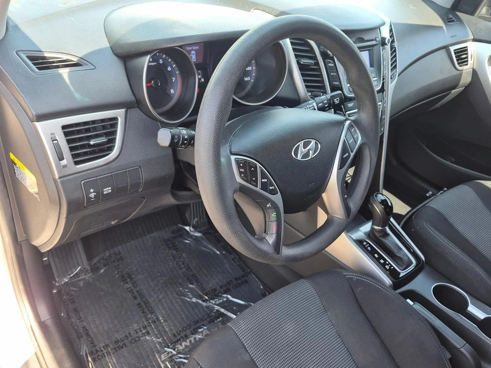 Used 2014 Shimmering Silver Hyundai  image 10