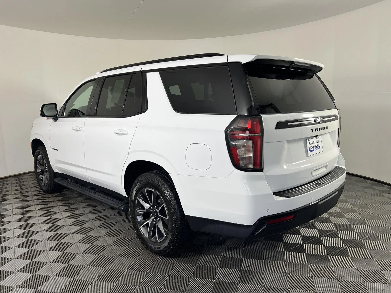 Used 2024 Summit White Chevrolet Z71 image 31
