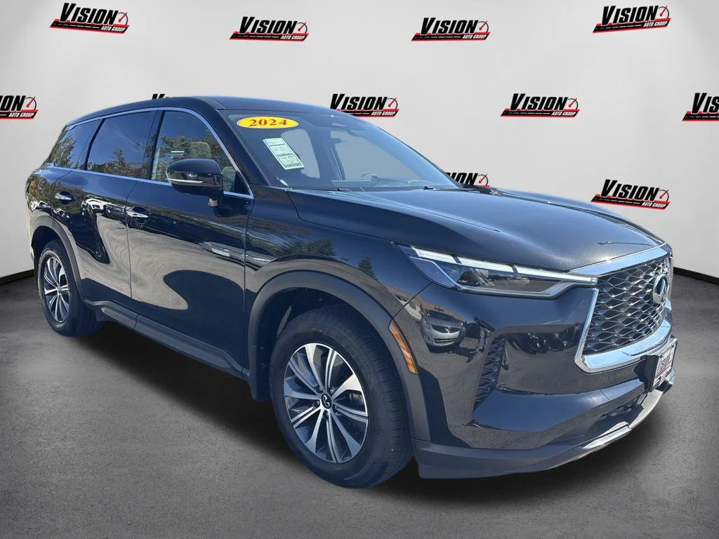 Used 2024 Black INFINITI PURE image 3