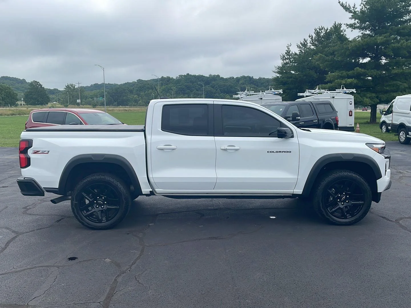 Used 2024 Summit White Chevrolet 4WD Z71 image 8