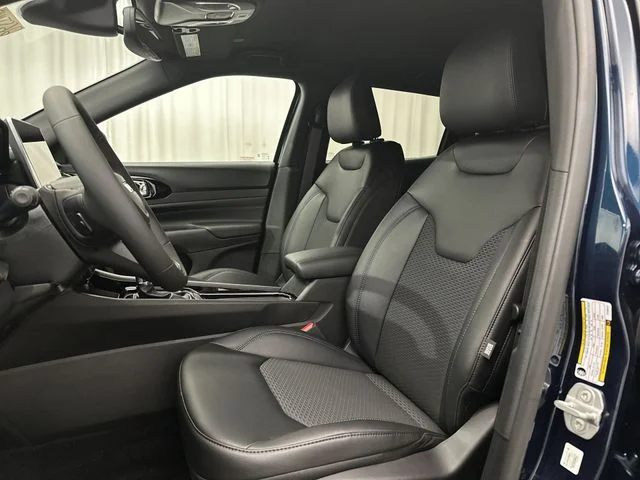 New 2026 Fathom Blue Pearl-Coat Exterior Paint Jeep Latitude image 15