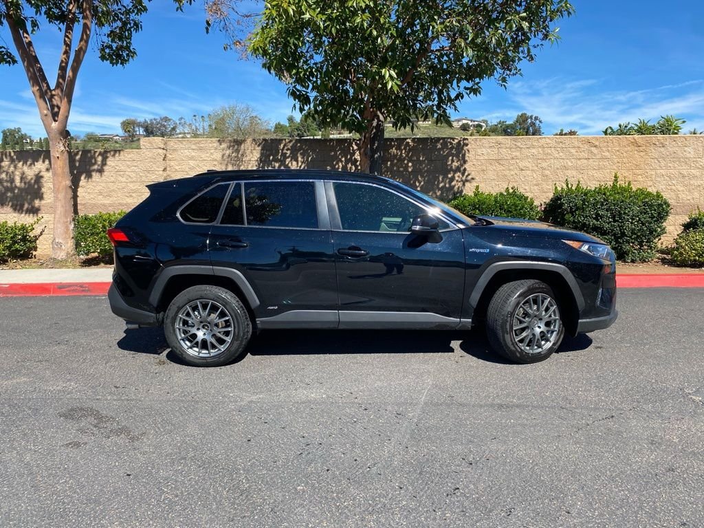 Used 2021 Black Toyota XLE Premium image 6