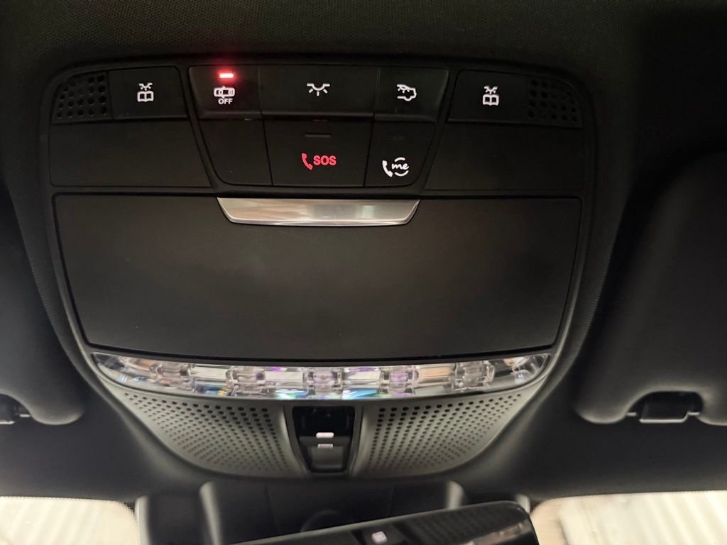 Used 2022 Red Mercedes-Benz Base image 34