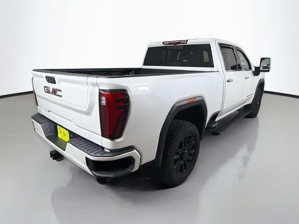 Used 2024 White Frost Tricoat GMC Denali image 6