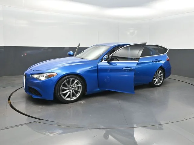 Used 2020 Blue Alfa Romeo Base image 35