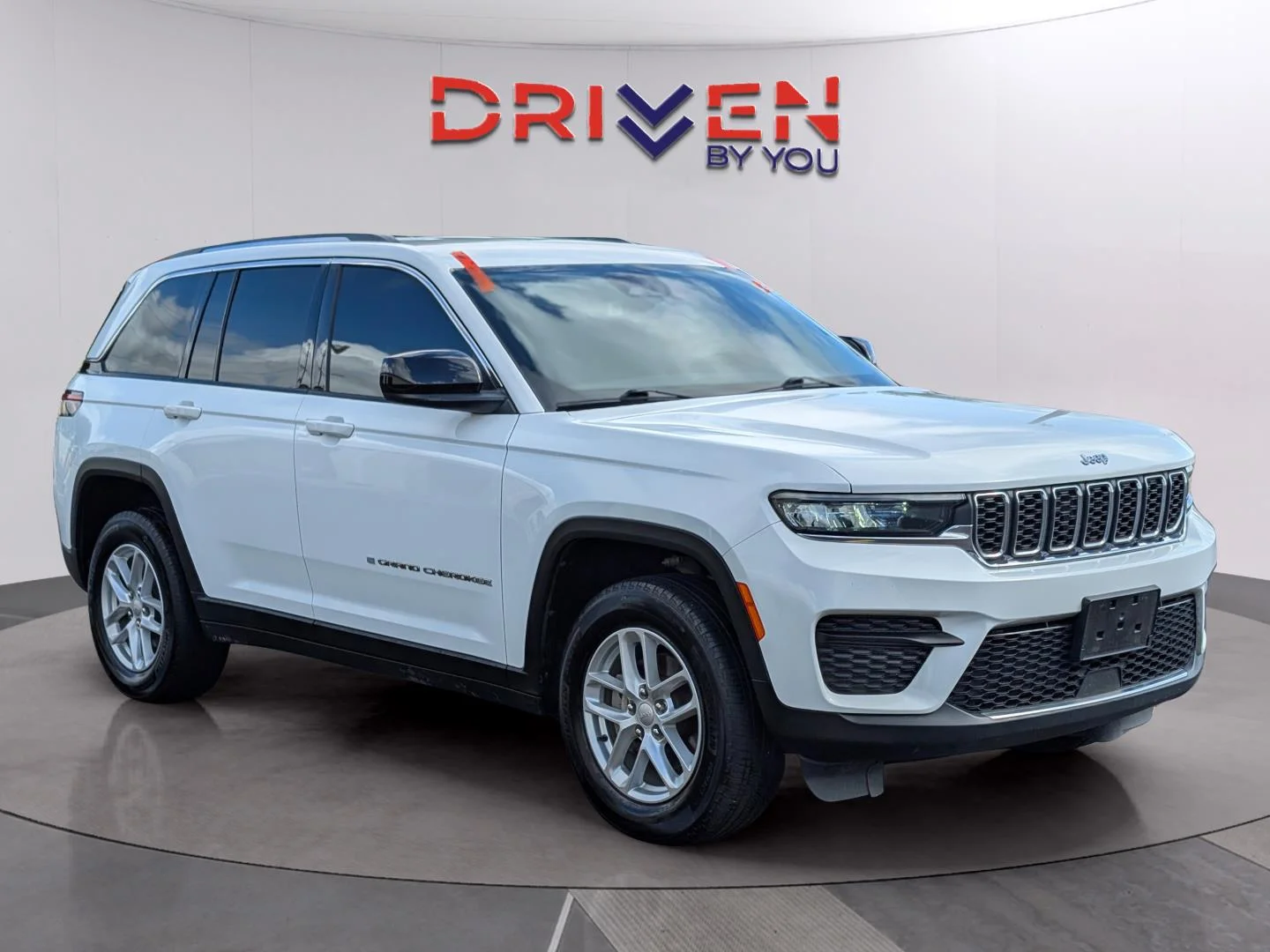 Used 2023 Bright White Clearcoat Jeep Laredo image 7