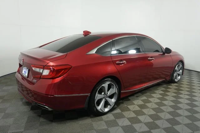 Used 2019 Radiant Red Metallic Honda Touring 2.0T image 3