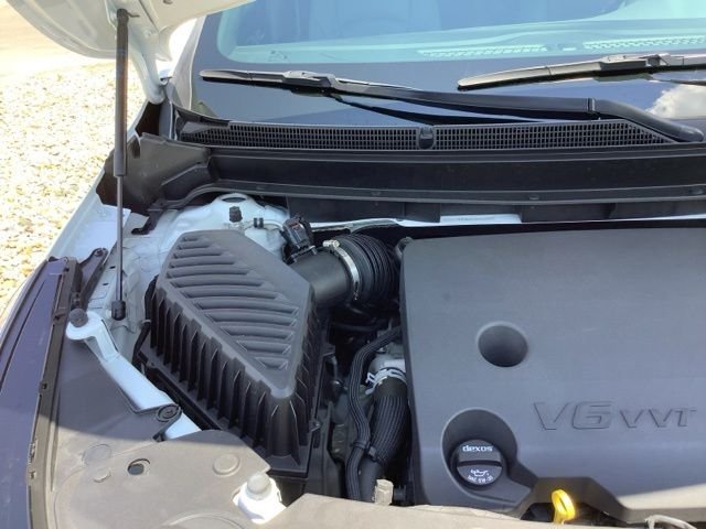 Used 2023 Summit White Buick Essence image 15