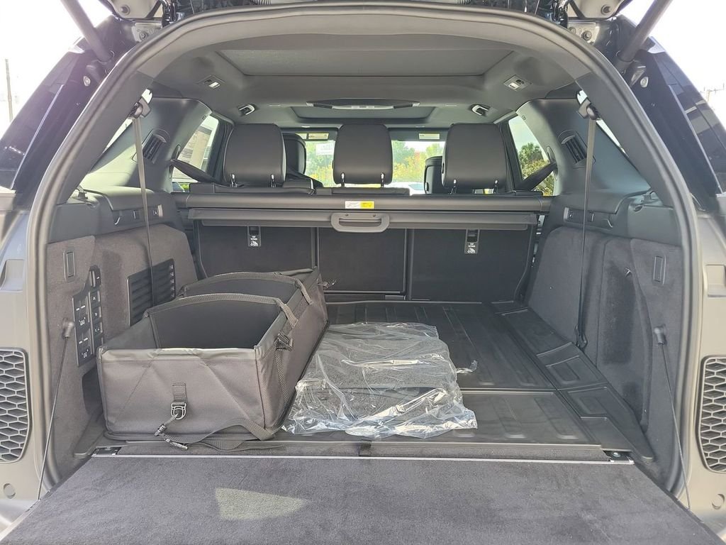 2025 Land Rover Discovery Metropolitan Edition - Photo 11
