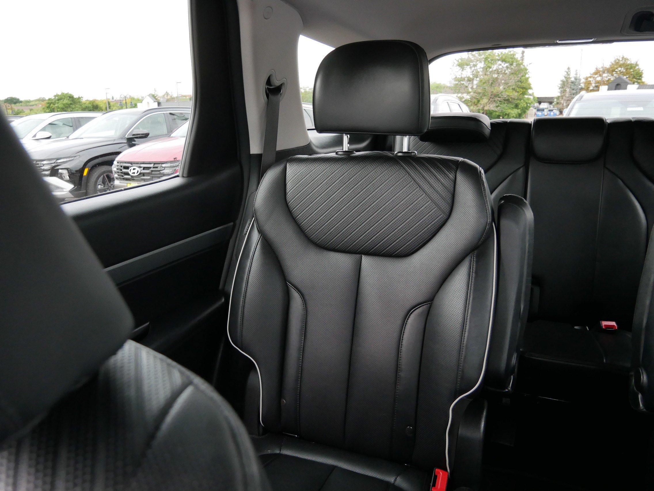 Certified Used 2024 Hyper White Hyundai SEL 7P image 12