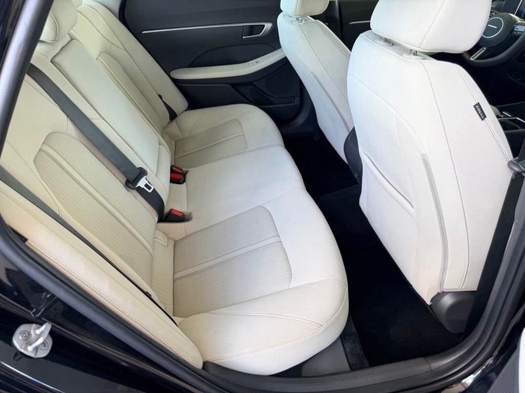 Used 2025 Black Hyundai SEL image 33