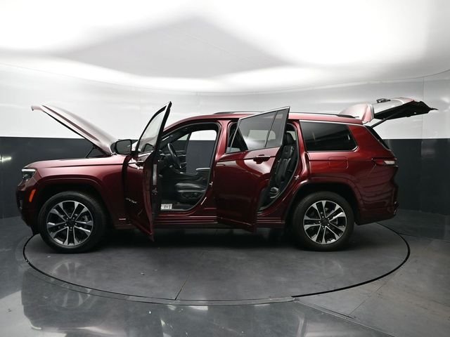 Used 2022 Velvet Jeep Overland image 31