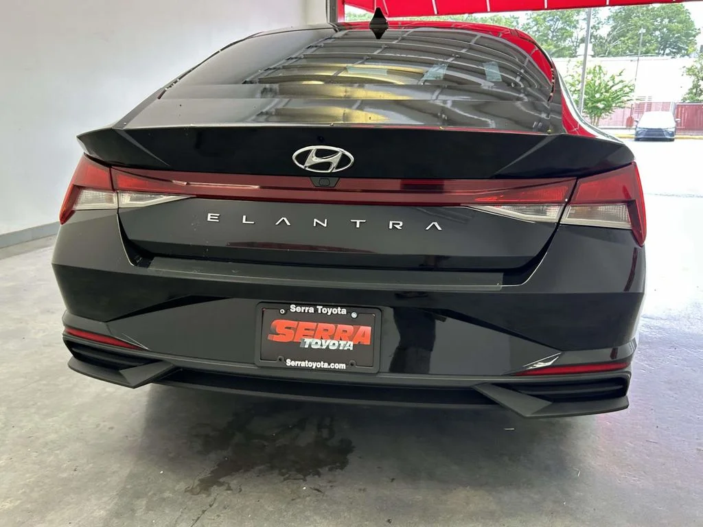 Used 2023 Black Hyundai SEL image 4