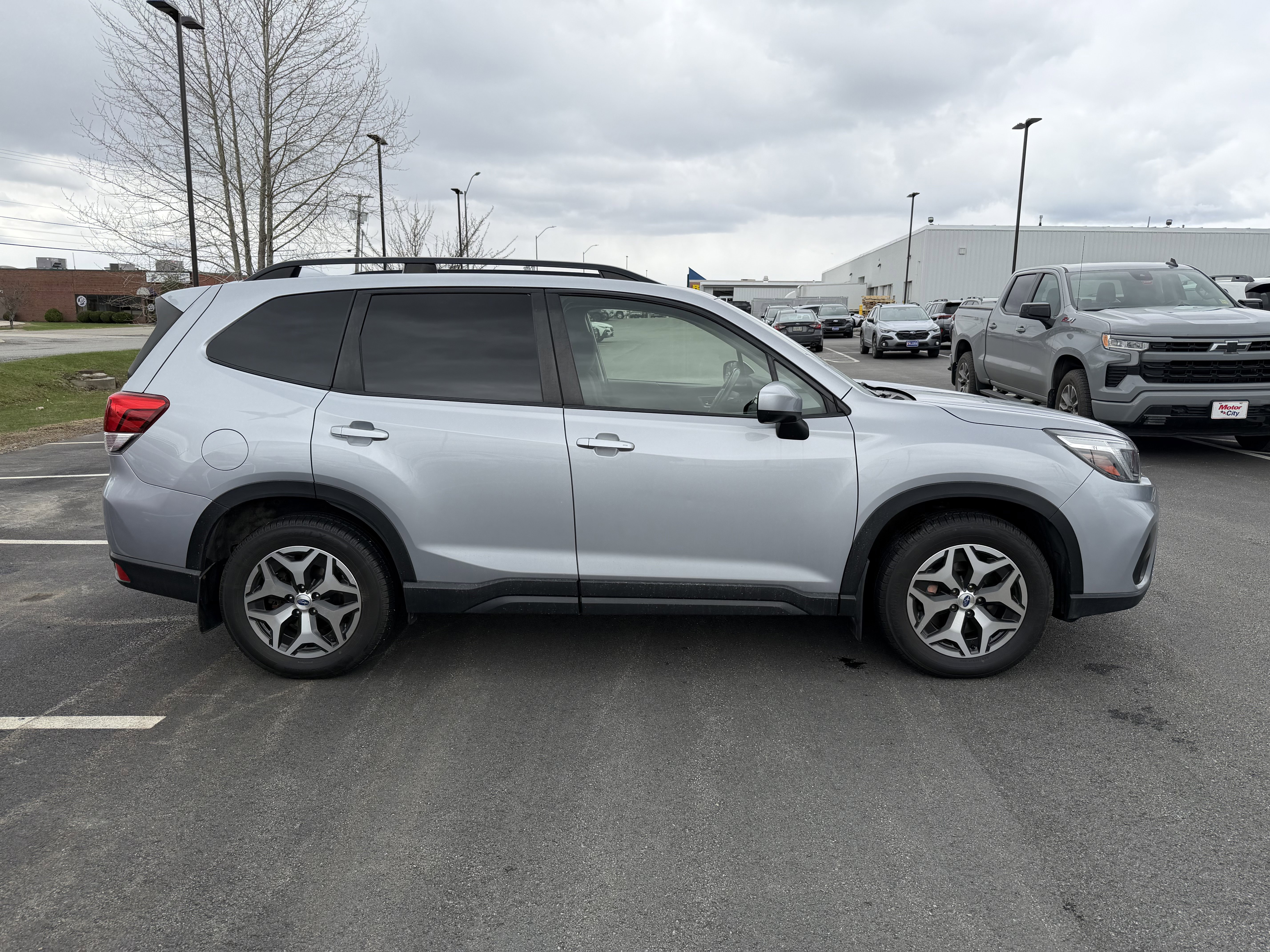 Used 2021 Ice Silver Metallic Subaru Premium image 6