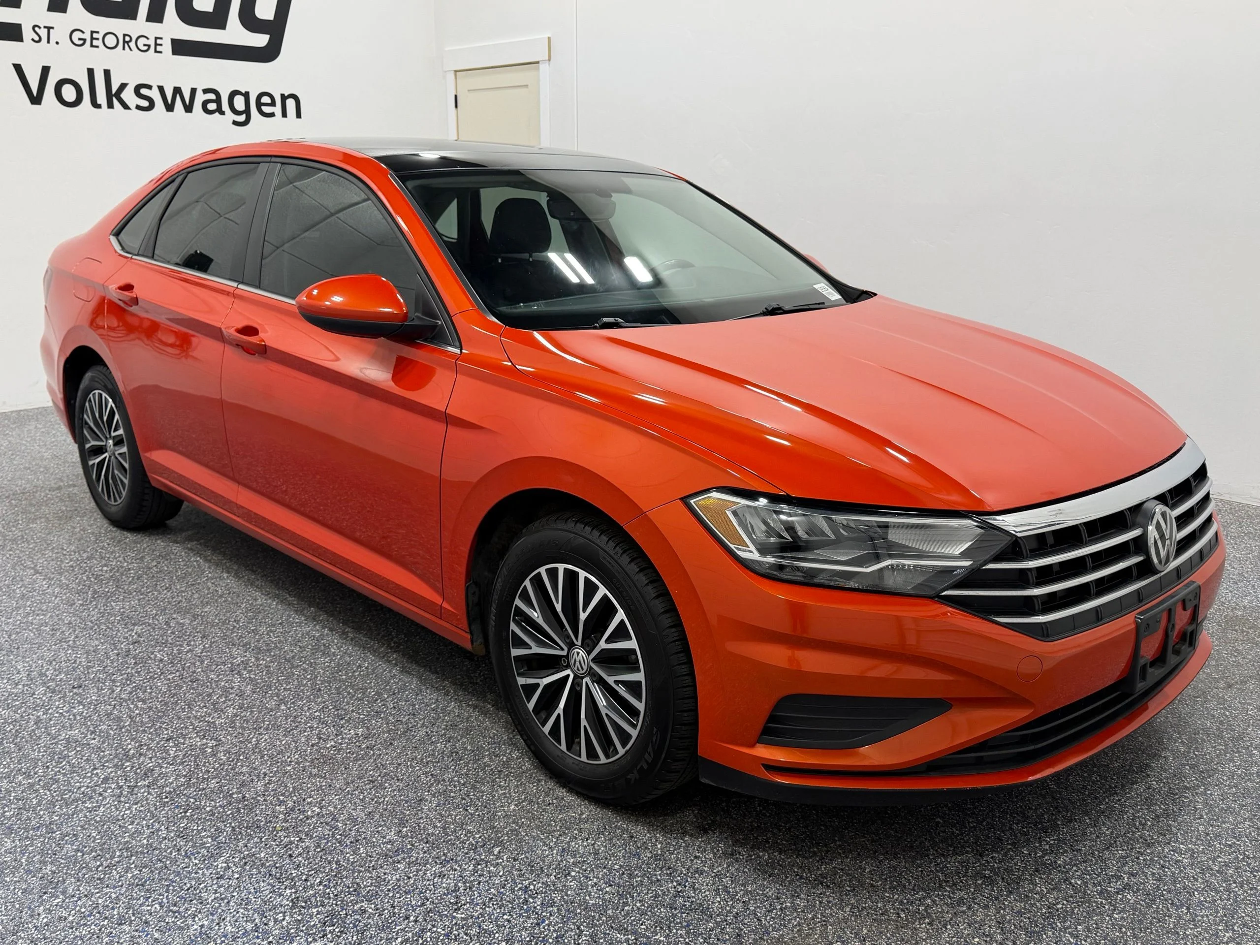 Used 2019 Orange Volkswagen 1.4T SE image 9