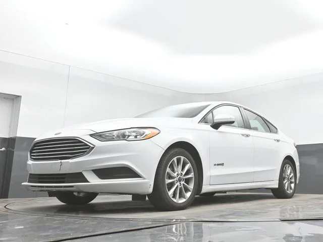 Used 2017 Oxford White Ford SE image 29