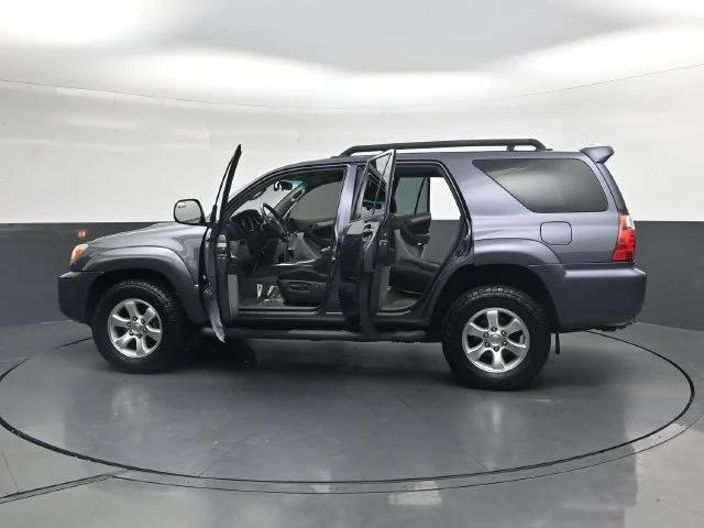 Used 2006 Galactic Gray Mica Toyota SR5 Sport image 33