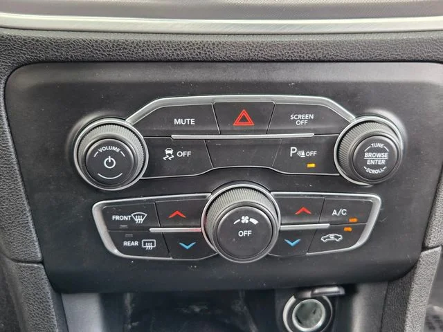 Used 2022 Red Dodge SXT image 20