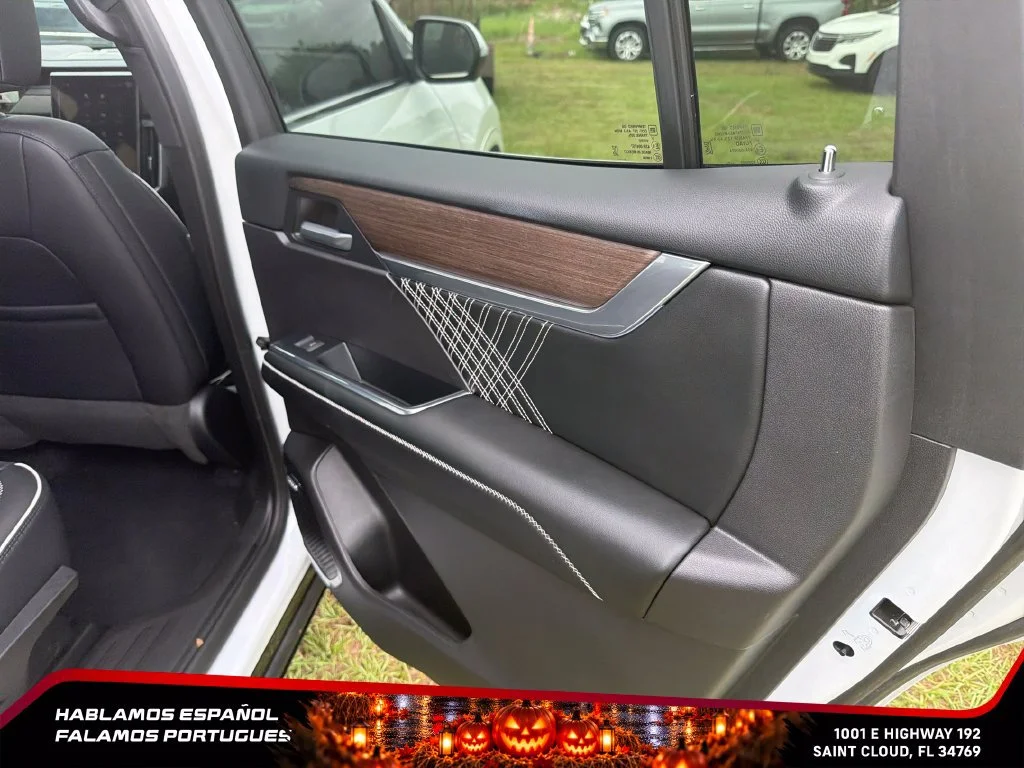 Used 2024 White Frost Tricoat GMC Denali image 29