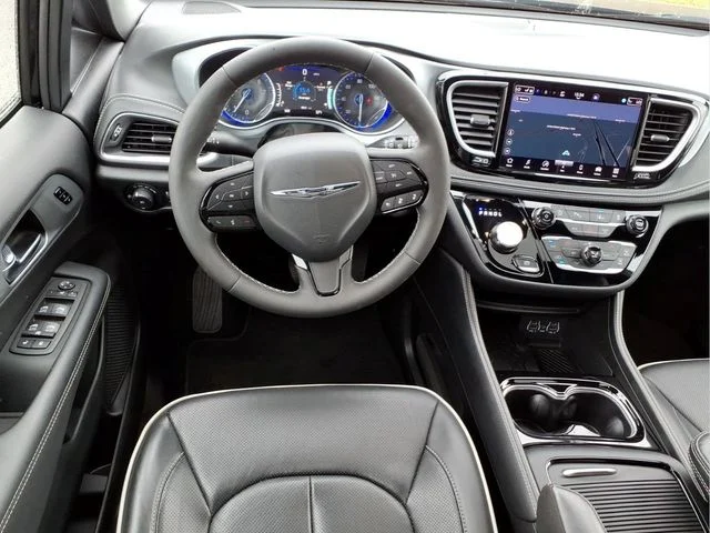 Used 2025 Black Chrysler Limited image 18