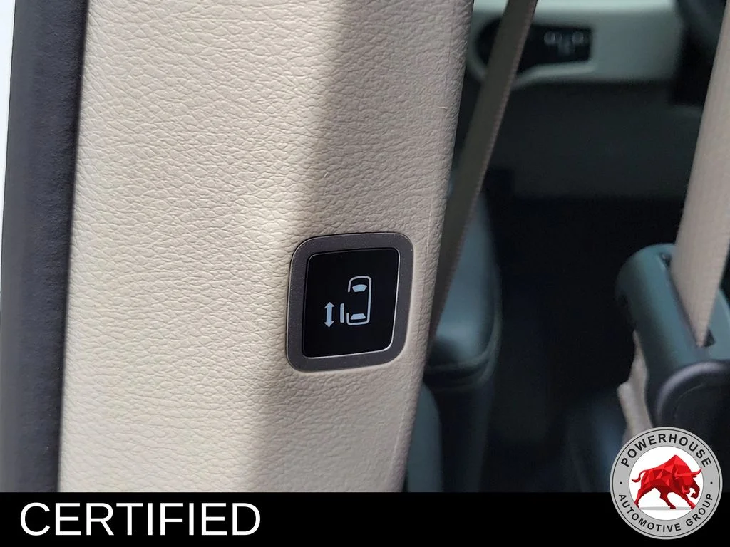 Used 2023 White Chrysler Touring L image 18