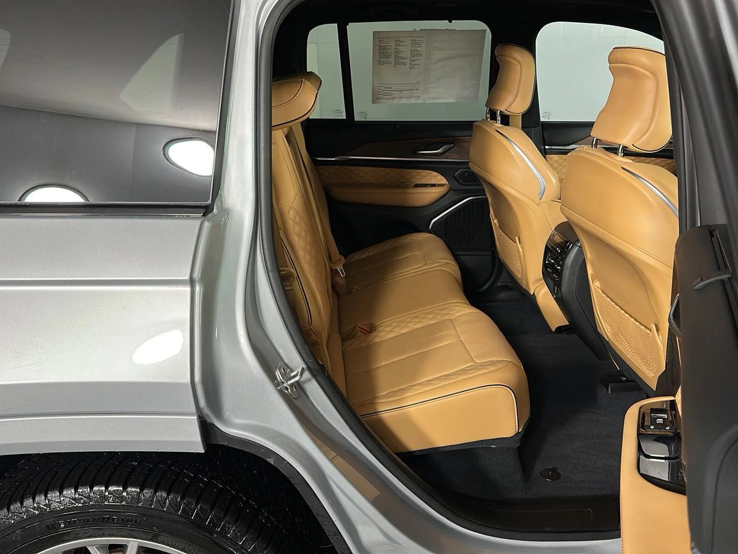 Used 2023 SILVER ZYNITH Jeep SUMMIT image 34