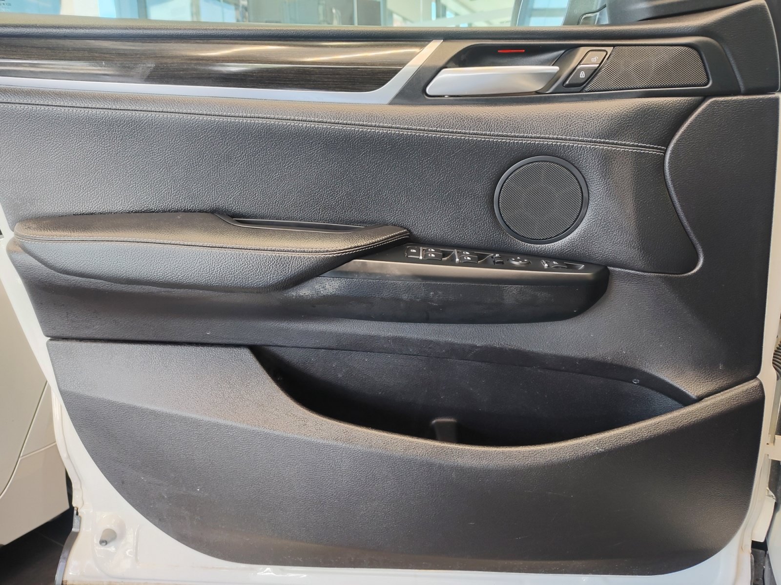 Used 2018 Alpine White BMW xDrive28i image 26