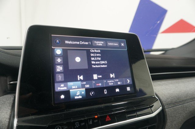 Used 2025 Diamond Black Crystal Pearlcoat Jeep Sport image 31