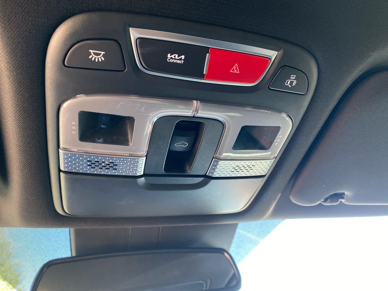 Used 2025  Kia EX X-Line image 19