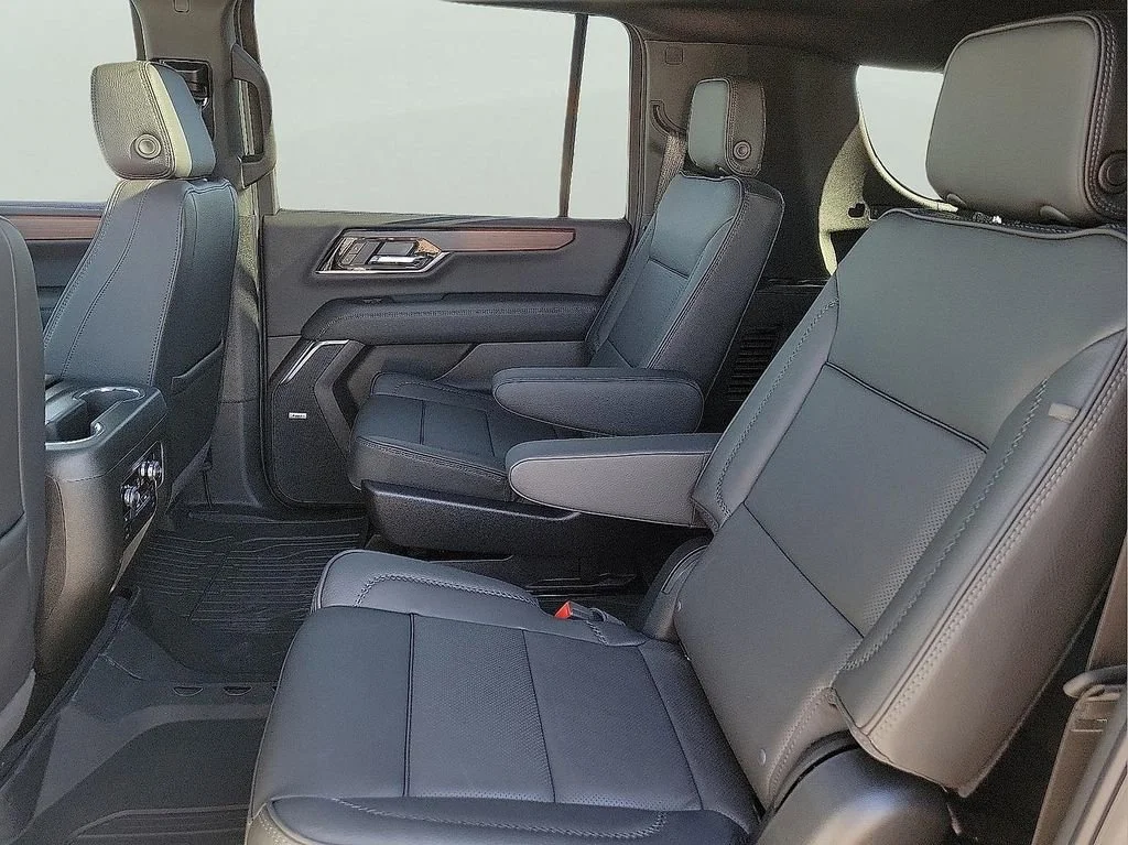 2026 GMC Yukon XL Denali - Photo 13