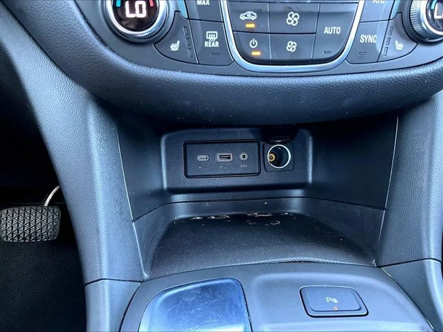 Used 2022 White Chevrolet LT image 19