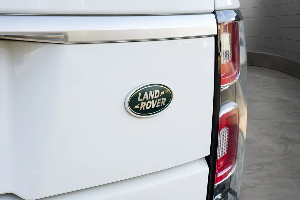 Used 2022 White Land Rover Westminster image 17