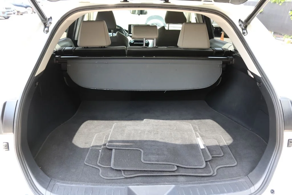 Used 2021 White Toyota LE image 16