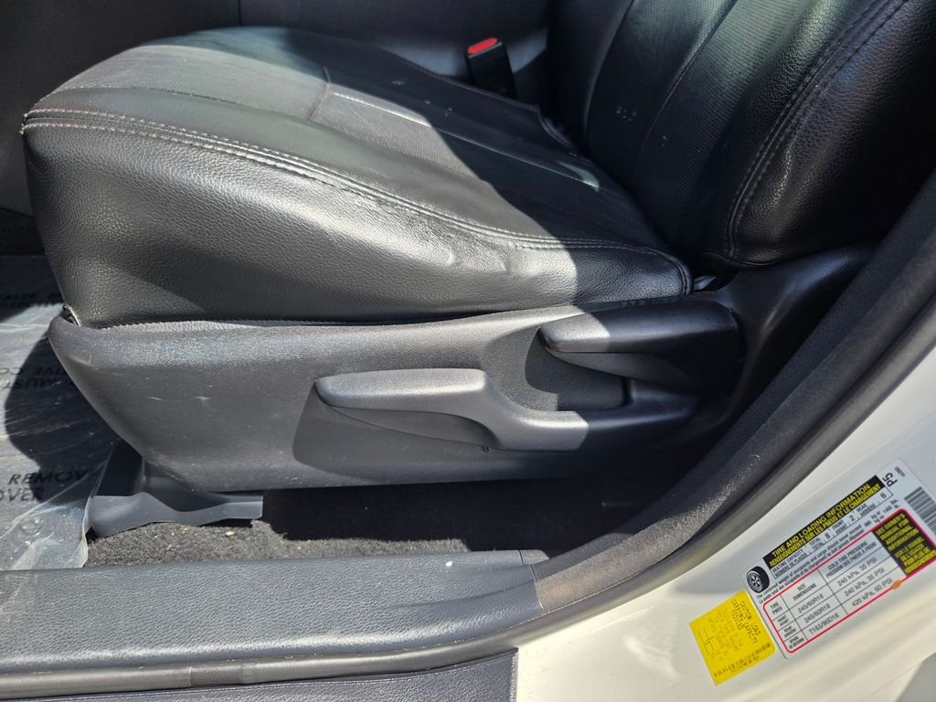 Used 2015 White Toyota LE image 11