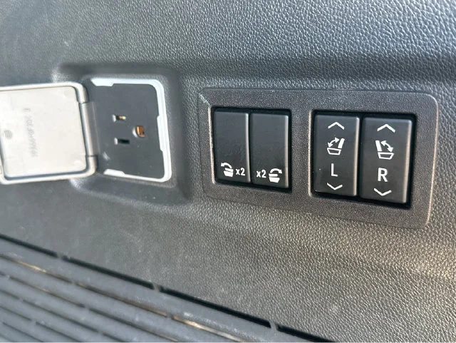 2023 GMC Yukon Denali - Photo 33