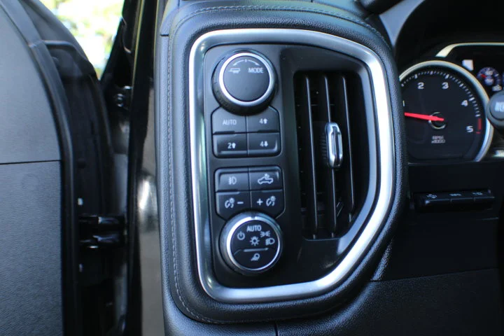 Used 2020 BLACK Chevrolet LTZ image 6