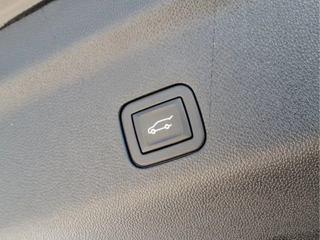 Used 2024 Onyx Black GMC Denali image 31
