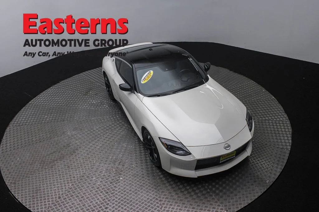 Used 2025 White Nissan Performance image 3