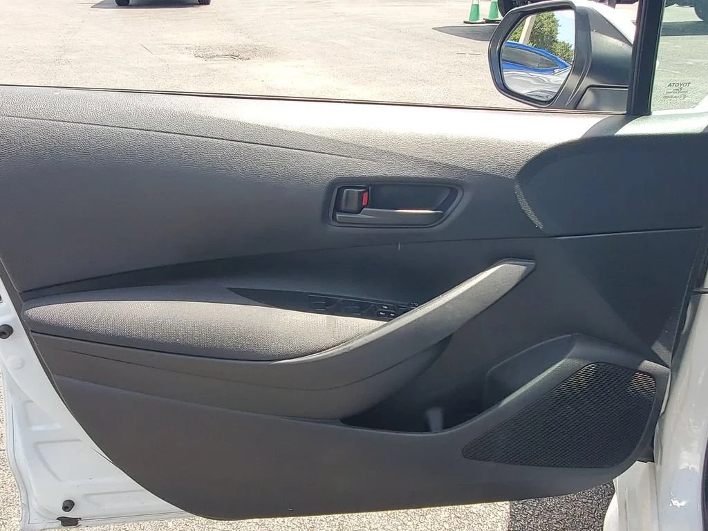 Used 2025 White Toyota LE image 21
