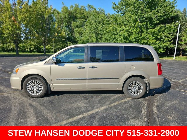 2016 Chrysler Town & Country Touring-L